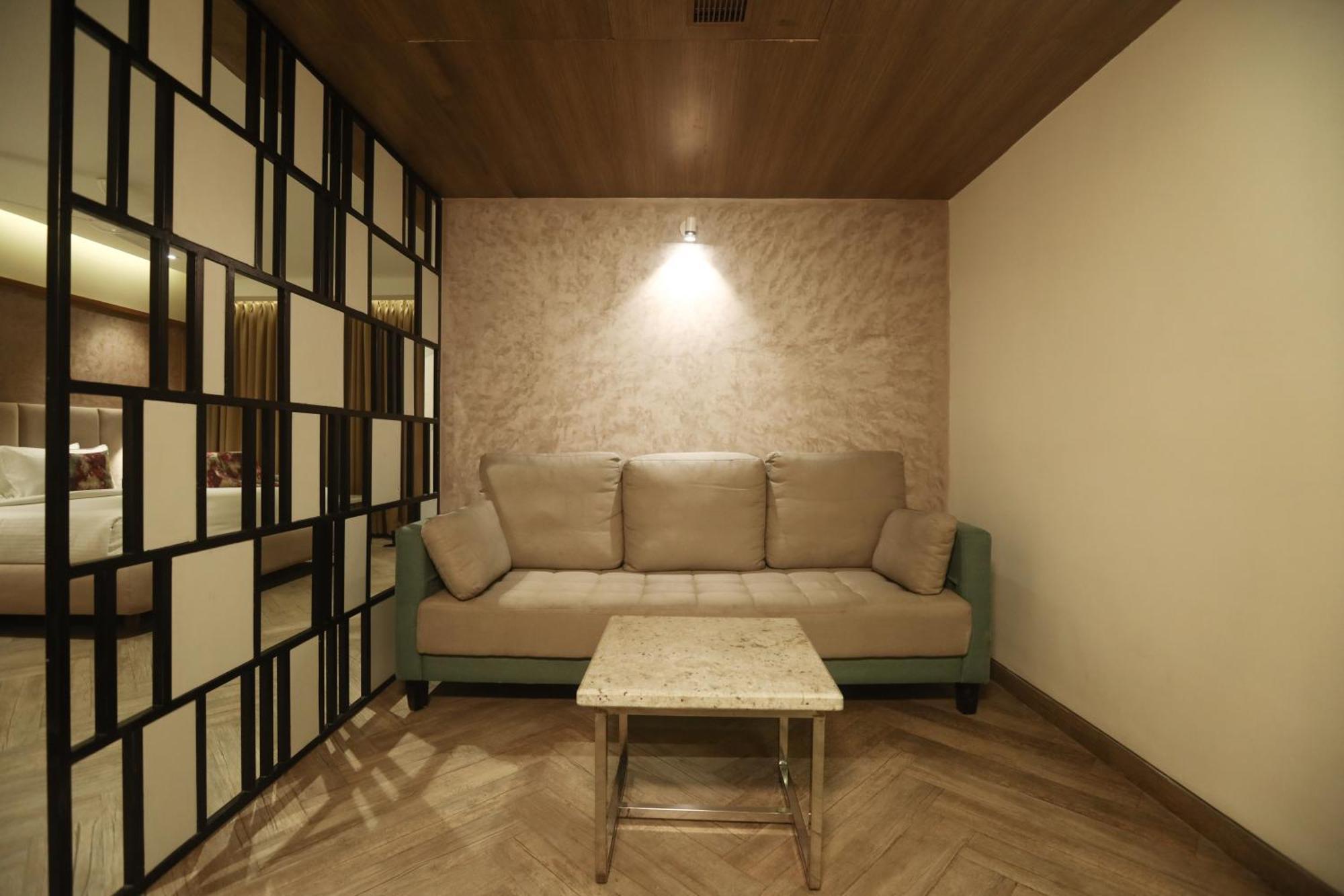 Mangohill central Chennai Esterno foto